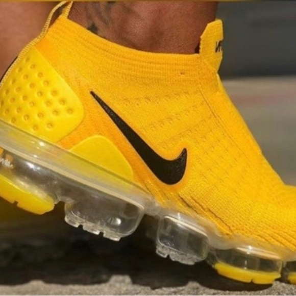 Nike Men's Bright Yellow Athletic Shoes - Picture 2 of 9